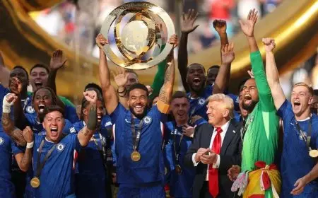 ترامب يحتفل مع لاعبي تشيلسي بلحظة تاريخية بعد التتويج بكأس العالم للأندية