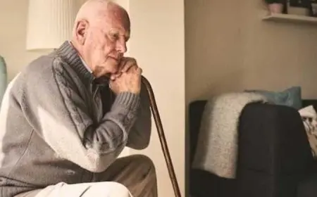 من الاكتئاب إلى القيء: كيف يؤثر الاكتئاب على صحة كبار السن جسديًا؟