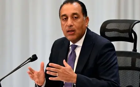 “رئيس الوزراء يكشف تفاصيل خدمات الشهر العقاري من خلال المنافذ البريدية”