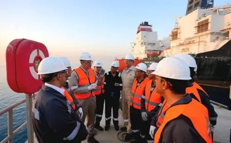 “وزير البترول يقوم بجولة تفقدية في مينائي سوميد وسونكر لمتابعة تدفق الغاز من وحدات التغييز”