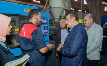وزير الدولة للإنتاج الحربي يقوم بزيارة تفقدية لشركة أبي قير للصناعات الهندسية “مصنع 10 الحربي” لتعزيز الإنتاج والمشاريع الوطنية