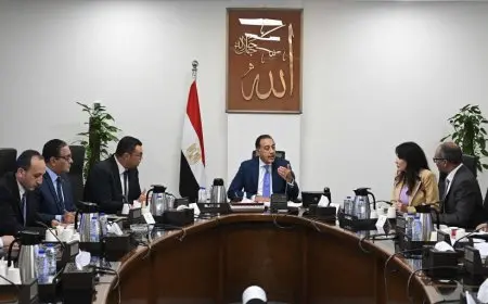 رئيس الوزراء يؤكد: الحكومة تراقب عن كثب تقدم مشروع تحلية المياه في البلاد