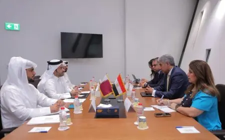“وزير السياحة يعقد لقاءً مع الجانب القطري لتعزيز تطوير القطاع السياحي وتبادل الفعاليات الاستثمارية”