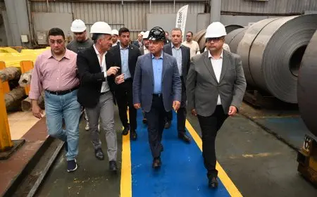 كامل الوزير يقوم بجولة تفقدية لثلاثة مصانع رائدة في الصناعات الغذائية والمعدنية ومواد البناء في مدينة العبور الصناعية