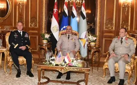 رئيس أركان حرب القوات المسلحة يلتقي قائد القيادة المركزية الأمريكية لتعزيز التعاون العسكري