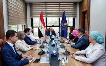 رئيس هيئة الدواء المصرية يناقش مع نوفارتس استراتيجيات توطين التصنيع وزيادة صادرات الأدوية