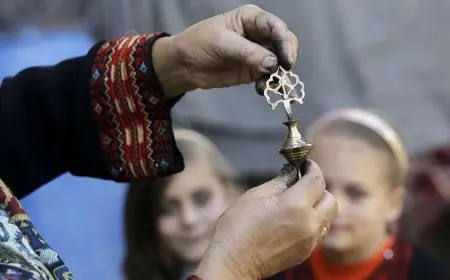 اكتشف سر الكحل الفرعوني: كيف يحمي أطفالك من الحسد والطاقات السلبية؟