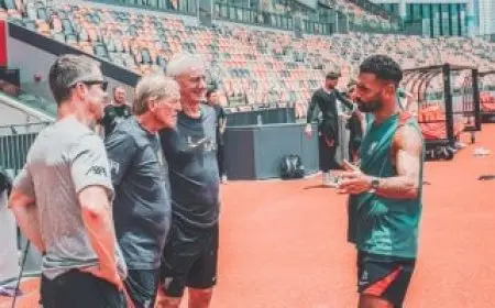 محمد صلاح ي stunned جماهير هونج كونج بلياقته العالية ويكشف أسرار نجاحه في حديث مع أساطير الريدز!