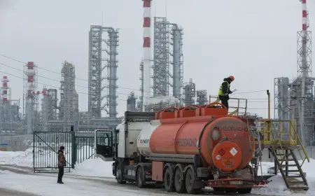 روسيا تباشر خطوات جادة لفرض حظر شامل على صادرات البنزين لمكافحة ارتفاع الأسعار