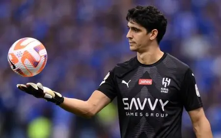 تطور مثير يغير مستقبل بونو مع نادي الهلال السعودي
