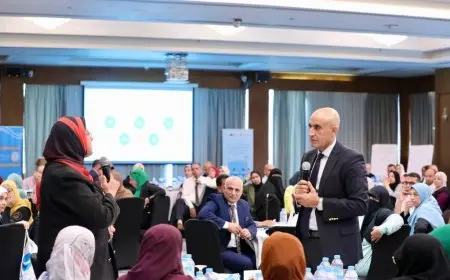 “وزير التعليم يطلق برنامجاً تدريبياً موسعاً لمعلمي اللغة العربية حول المناهج المطورة”