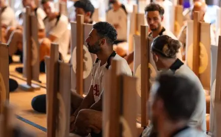 محمد صلاح يستمتع بتجربة تأمل فريدة في معبد بوذي باليابان مع زملائه في ليفربول – صور مميزة!