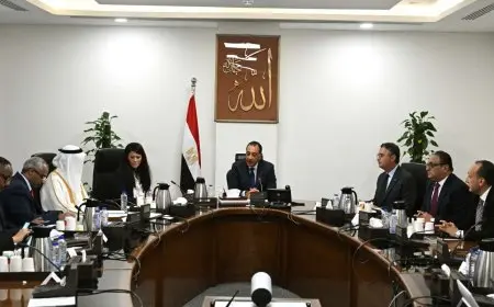 رئيس الوزراء يلتقي بالرئيس التنفيذي للمؤسسة الدولية الإسلامية لتمويل التجارة لتعزيز التعاون الاقتصادي