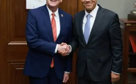 لقاء مثير بين وزير الخارجية والهجرة والسيناتور روجر ويكر في مجلس الشيوخ الأمريكي