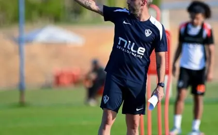 “يانيك فيريرا يجتمع بلاعبي الزمالك في جلسة تحضيرية مثيرة قبل بدء مران اليوم”