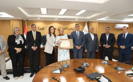 محافظ الجيزة يحتفي بـ 13 طالباً من أوائل الثانوية العامة 2025 ويهديهم أجهزة لاب توب مستحقة!