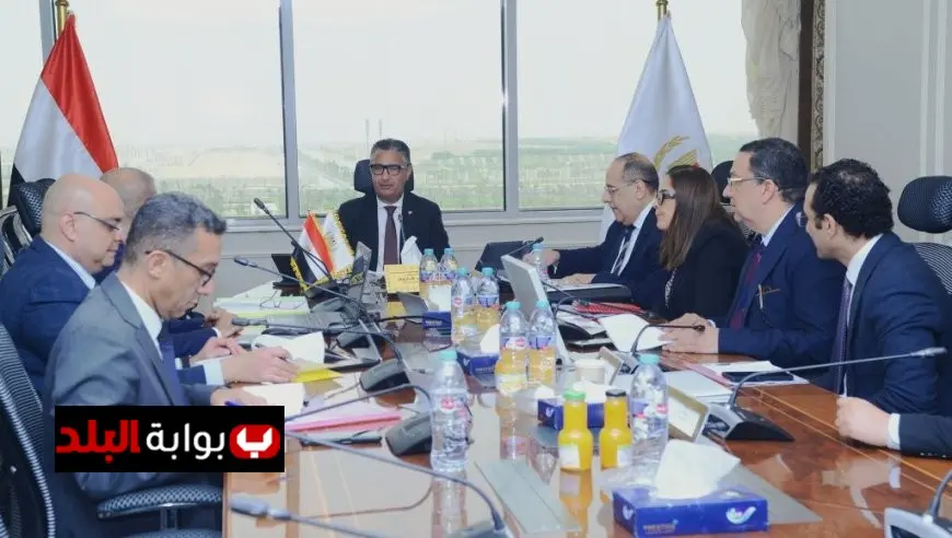 وزير التموين يعقد اجتماعًا مع رئيس المصرية لتجارة الجملة لمتابعة توافر السلع في المنافذ والمخازن