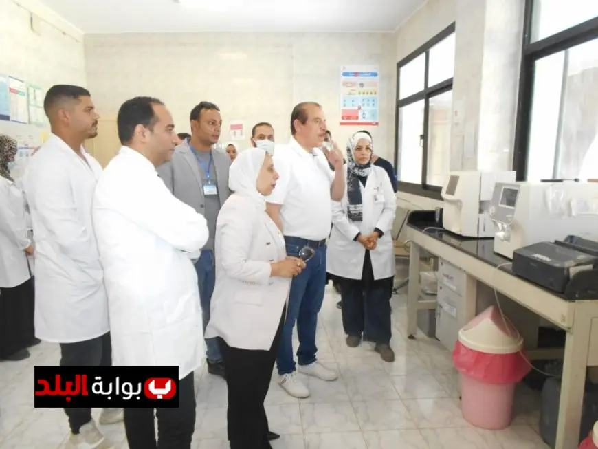 نائب وزير الصحة يقوم بجولة تفقدية في منشآت طبية بالإسماعيلية ويعلن عن مكافآت للمتميزين وتوجيهات بمعاقبة المقصرين