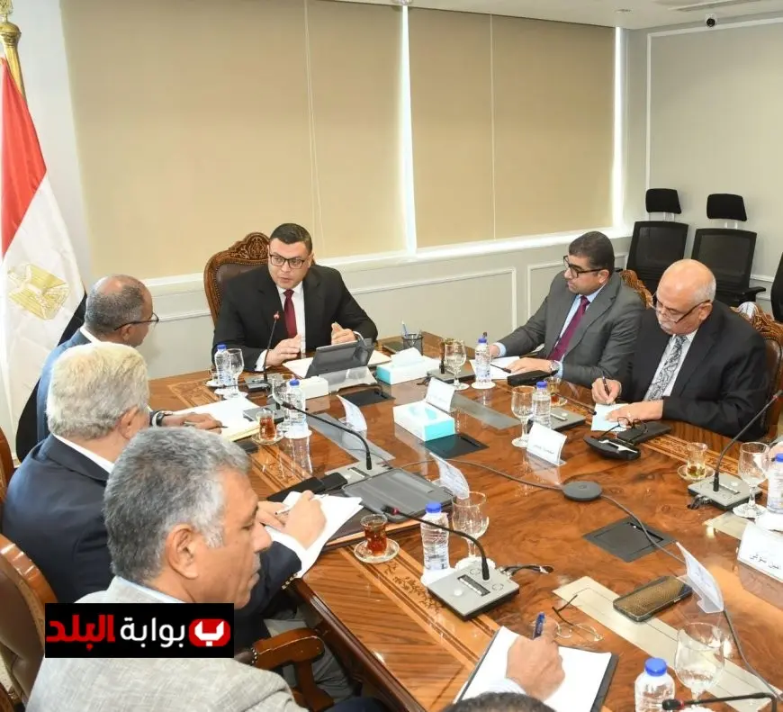 “وزير الإسكان يتفقد مشروعات مياه الشرب والصرف الصحي في المدن الجديدة لضمان تحسين الخدمات”