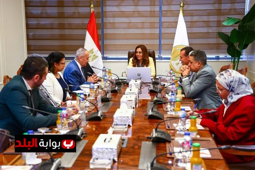 “وزيرة التنمية المحلية تتابع أحدث المستجدات في إعداد الخطة الاستراتيجية لمواجهة تغير المناخ”