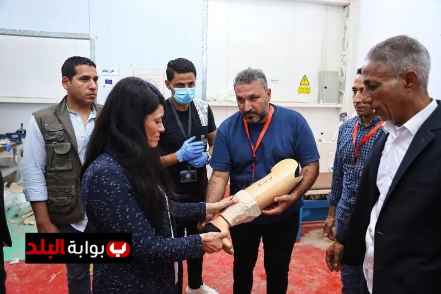 ” وزيرة التخطيط تزور مركز الأطراف الصناعية بمطروح وتُسلم 100 طرف صناعي لمصابي الألغام”