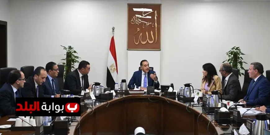رئيس الوزراء يؤكد: الحكومة تراقب عن كثب تقدم مشروع تحلية المياه في البلاد