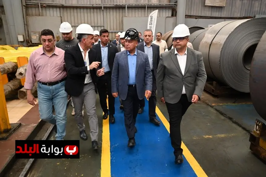 كامل الوزير يقوم بجولة تفقدية لثلاثة مصانع رائدة في الصناعات الغذائية والمعدنية ومواد البناء في مدينة العبور الصناعية