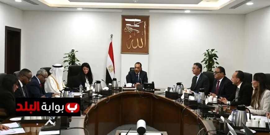 رئيس الوزراء يلتقي بالرئيس التنفيذي للمؤسسة الدولية الإسلامية لتمويل التجارة لتعزيز التعاون الاقتصادي