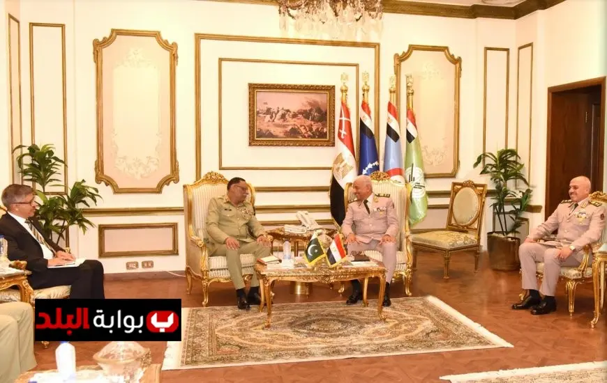 لقاء مثير: وزير الدفاع يلتقي رئيس هيئة الأركان المشتركة في باكستان لتعزيز التعاون العسكري