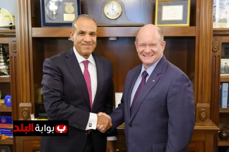 وزير الخارجية يجتمع مع عضو لجنة العلاقات الخارجية في مجلس الشيوخ الأمريكي لتعزيز التعاون الدولي