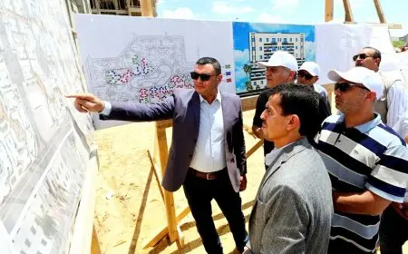 وزير الإسكان يزور وحدات سكن لكل المصريين ويستعرض الطرق في مدينة برج العرب الجديدة