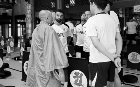 محمد صلاح يتألق في موسم تحضيري مميز ويشارك في زيارة ملهمة لمعبد إيكوين في اليابان