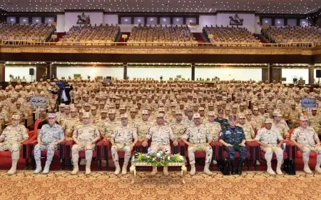 وزير الدفاع يجتمع بمقاتلي الجيش الثاني الميداني وطلاب كلية الضباط الاحتياط ومعهد ضباط الصف لتعزيز التعاون العسكري