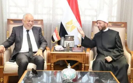 وزير الأوقاف يلتقي بنقيب الممثلين لتعزيز التعاون في الدراما الدينية والفعاليات الثقافية