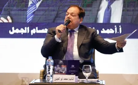 أبو العينين يوضح تفاصيل صورته مع سيارة بوجاتي النادرة في أوروبا حيث تتوفر 30 نسخة فقط حول العالم