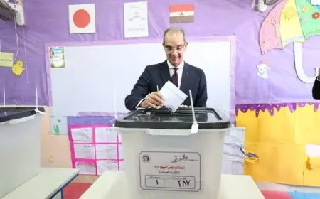 وزير الاتصالات يشارك في انتخابات مجلس الشيوخ 2025 ويعبر عن أهمية المشاركة السياسية