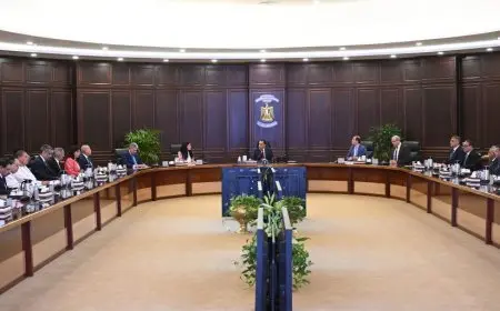 رئيس الوزراء يقود اجتماع المجموعة الوزارية الاقتصادية لمناقشة التحديات الحالية