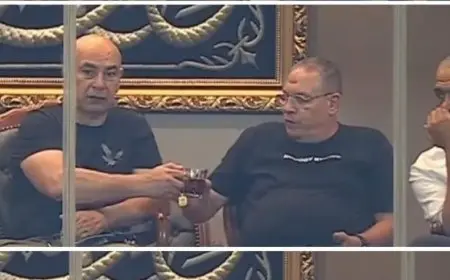 لقطة كوميدية نادرة بين حسام حسن وطارق سليمان خلال مباراة الزمالك وسيراميكا كليوباترا مع تخميسة في كوباية شاي