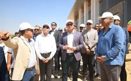 وزير الإسكان ومحافظ القاهرة يستعرضان مشروع حدائق تلال الفسطاط وملامحه المميزة