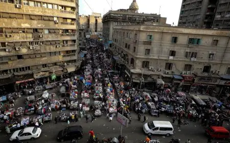 محافظ القاهرة يكشف تفاصيل ترميم وتطوير عقارات ميدان العتبة بالموسكي