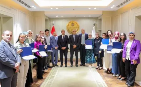 وزير التعليم يحتفي بأوائل مدارس النيل المصرية الدولية في تكريم مميز