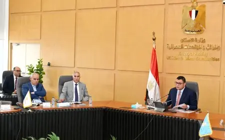 وزير الإسكان يقود أول اجتماع لمتابعة توزيع وحدات العاصمة الإدارية لموظفي الدولة