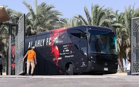 الأهلي يتجه نحو استاد القاهرة استعدادا لمواجهة فاركو في الدوري الممتاز