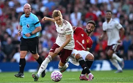 أرسنال يبدأ رحلته في الدوري الإنجليزي بانتصار مثير على مانشستر يونايتد