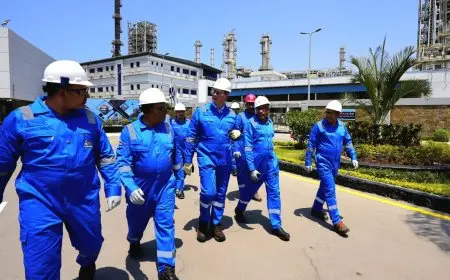 وزير البترول يزور الوحدات الإنتاجية لشركة الإسكندرية الوطنية للتكرير ويشيد بتقدم سير العمل