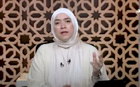 دينا أبو الخير توضح حكم الدعاء لشخص بطول العمر