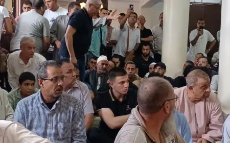 أحمد شوبير يصل إلى كفر الشيخ لتقديم التعازي في جنازة والد محمد الشناوي