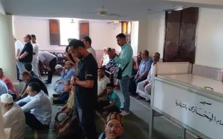 وليد سليمان يشارك في صلاة جنازة والد محمد الشناوي بقلوب محطمة