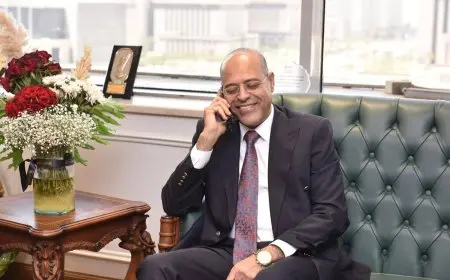 وزير العمل يكرّم بطل بني سويف العامل في المزلقان الذي أنقذ حياة شاب من الموت