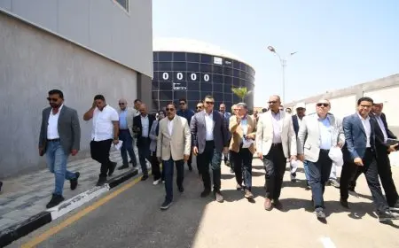 وزير الإسكان ومحافظ مطروح يستكشفان محطة تحلية مياه البحر الرميلة 4 لتعزيز موارد المياه الكبري